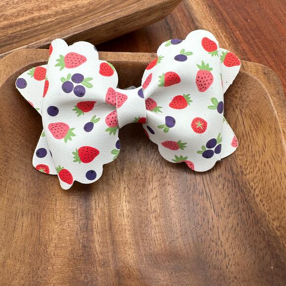 New Handmade Ribbon Clip for Girls Berries - Picture 1 of 2